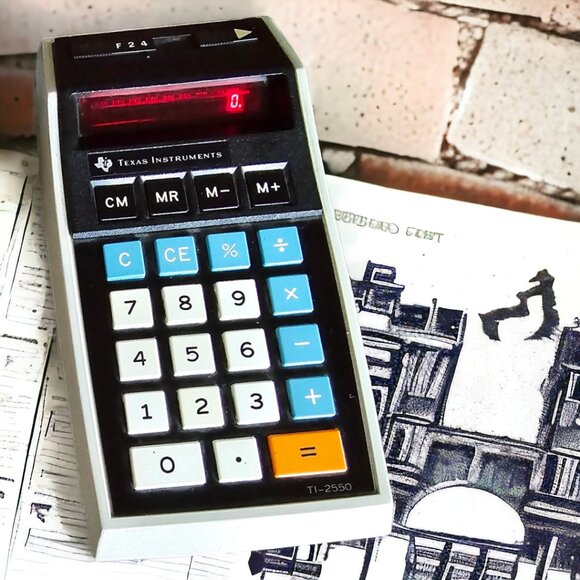 VINTAGE TEXAS INSTRUMENTS TI2550 Memory Calculator AND Adaptor - Picture 3 of 6